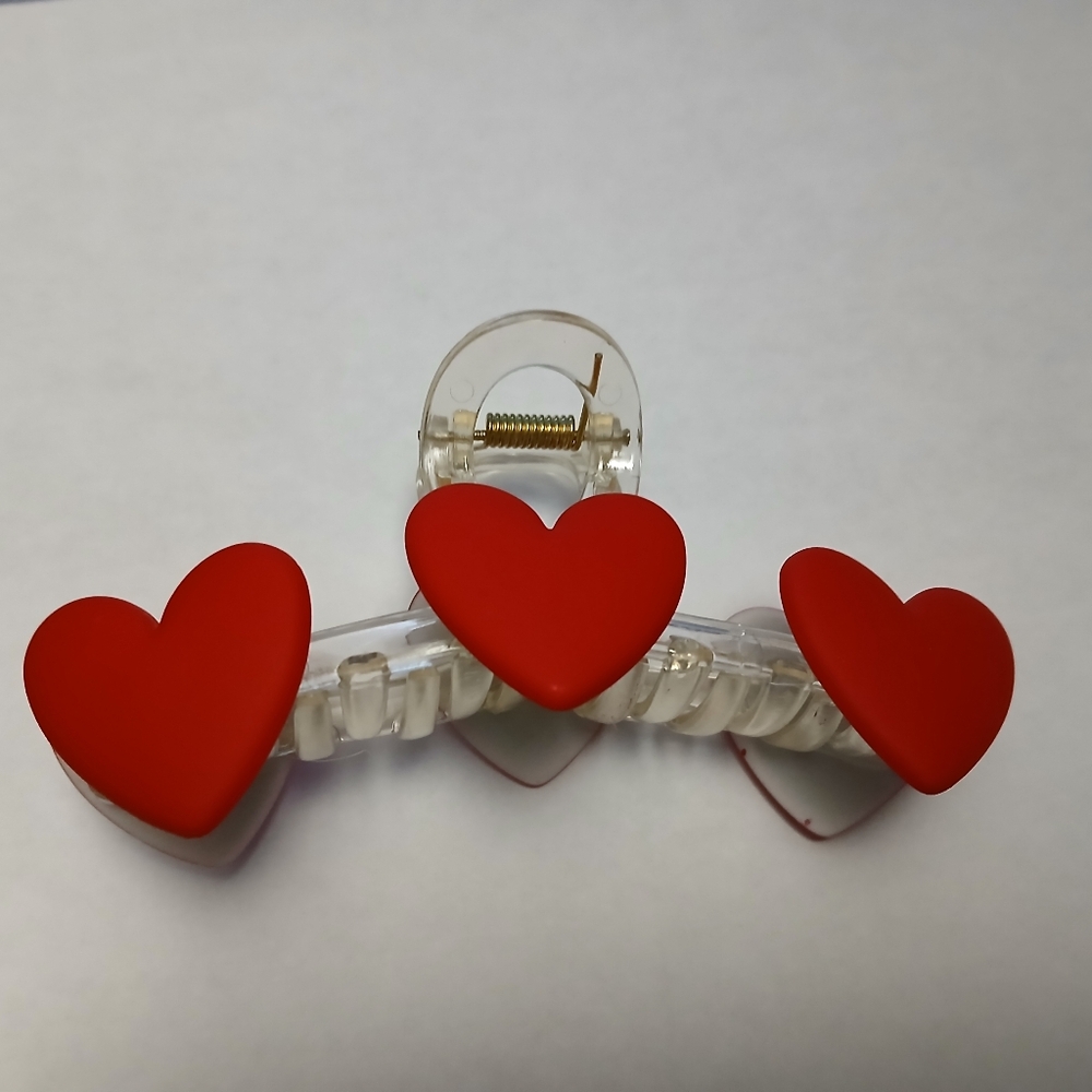 Red hearts claw clip
